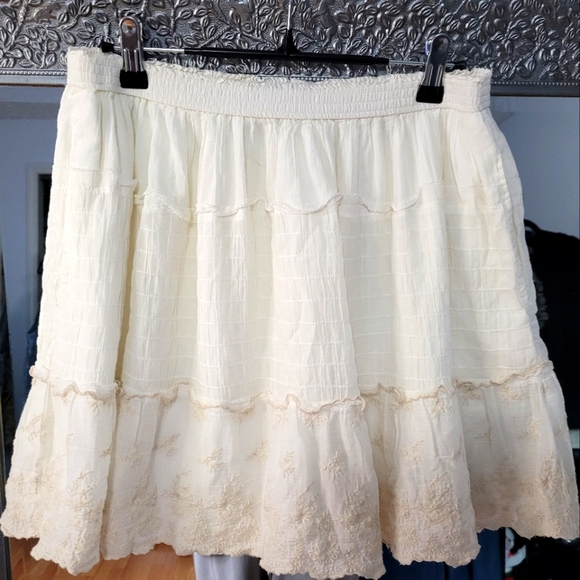 Abercrombie & Fitch Dresses & Skirts - Abercrombie & Fitch White Embroided Boho Tiered Mini Skirt. 100% Cotton. 17"